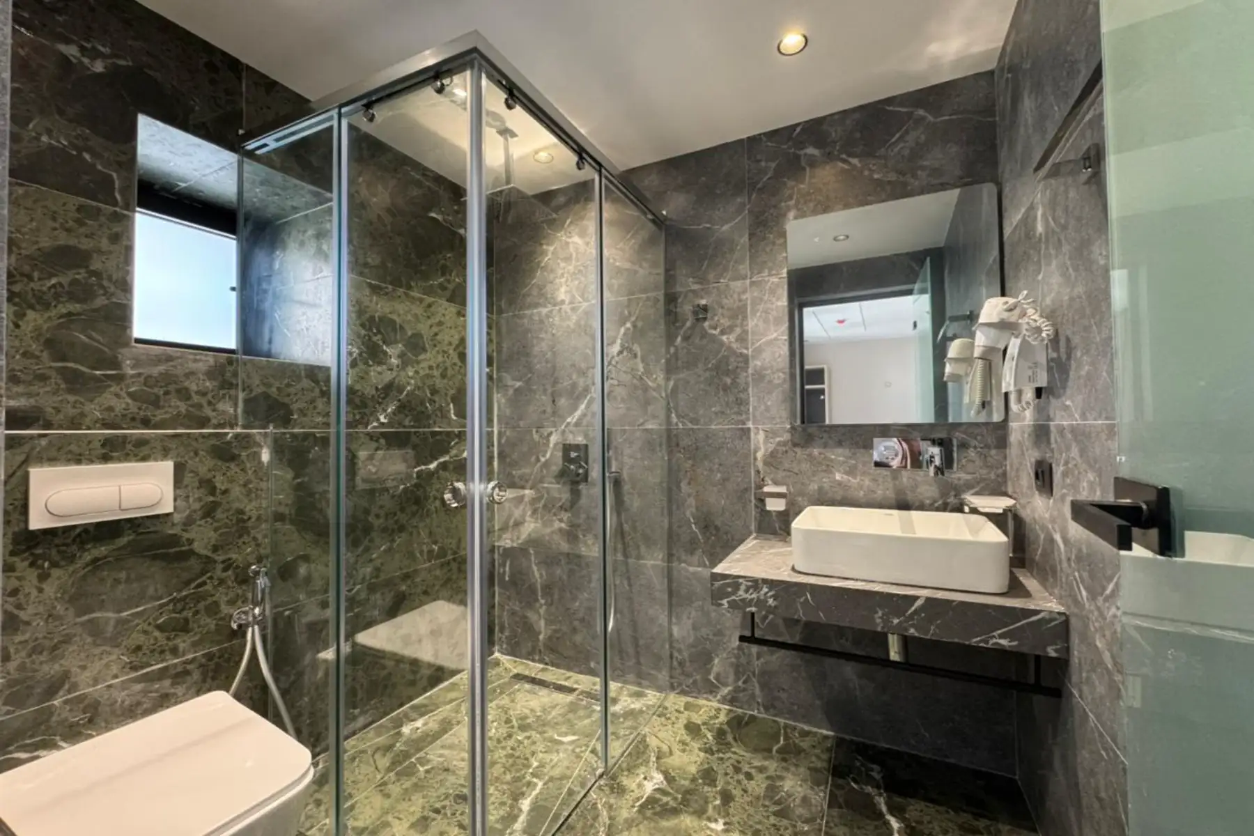 img_id_679586.44.56 (1).webp